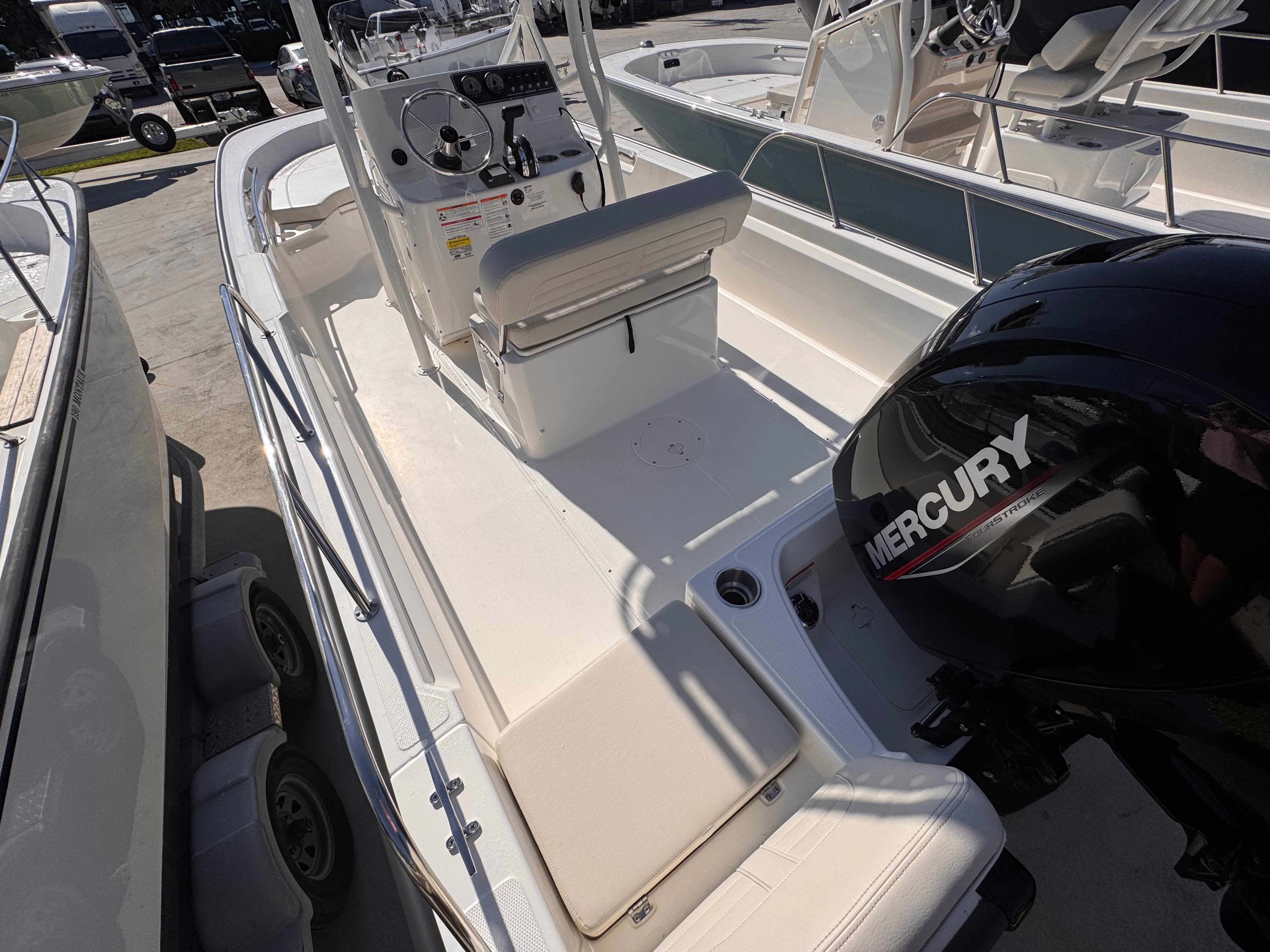 2026 Boston Whaler 190 Montauk - 6