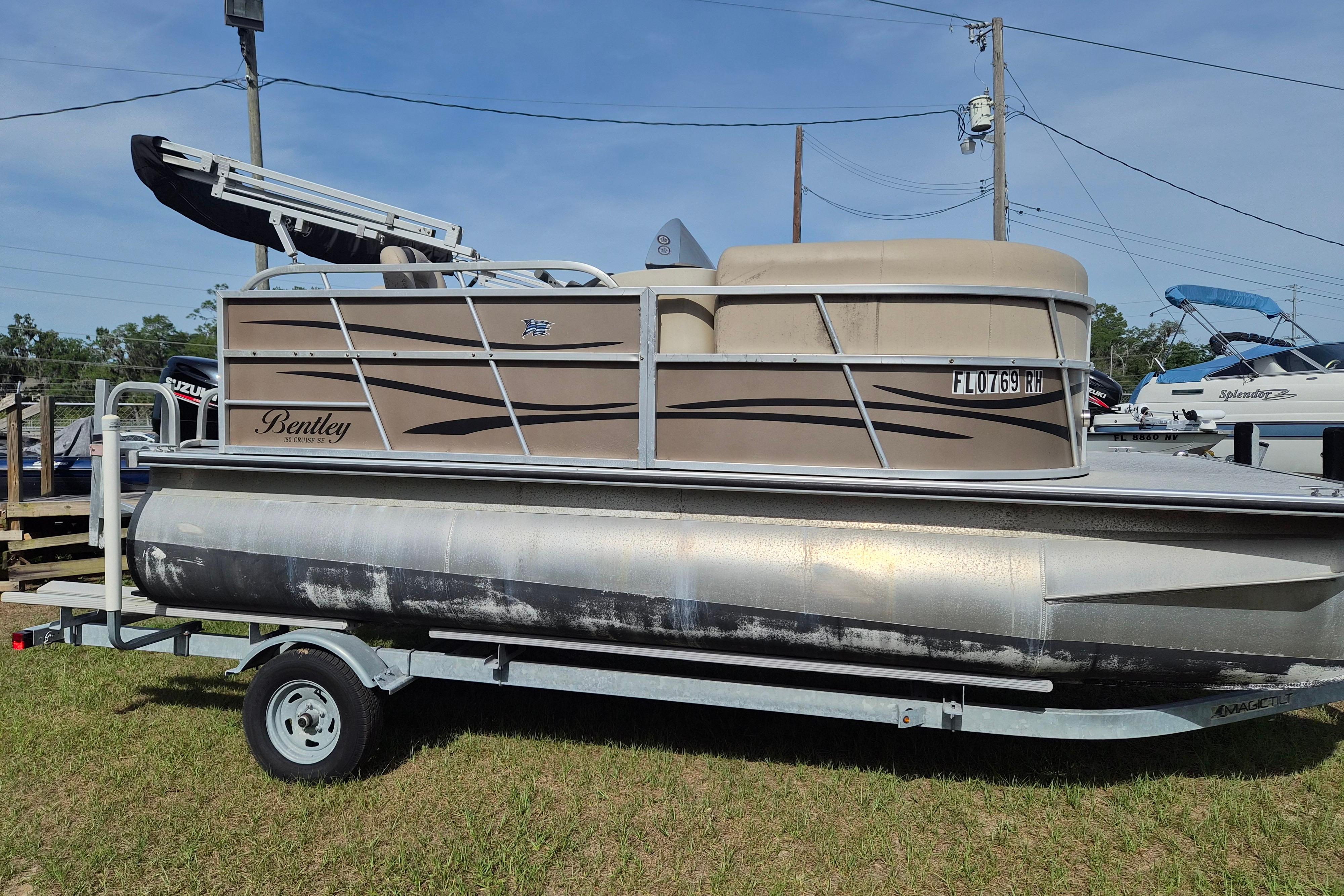2004 Bentley Pontoons 180 CRUISE on trailer, parked outdoors, side view.