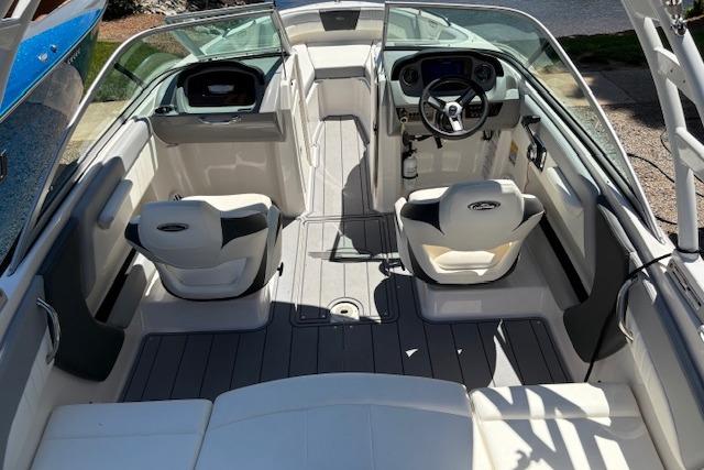 2023 Chaparral 21 SSi boat interior with modern seating and steering console.