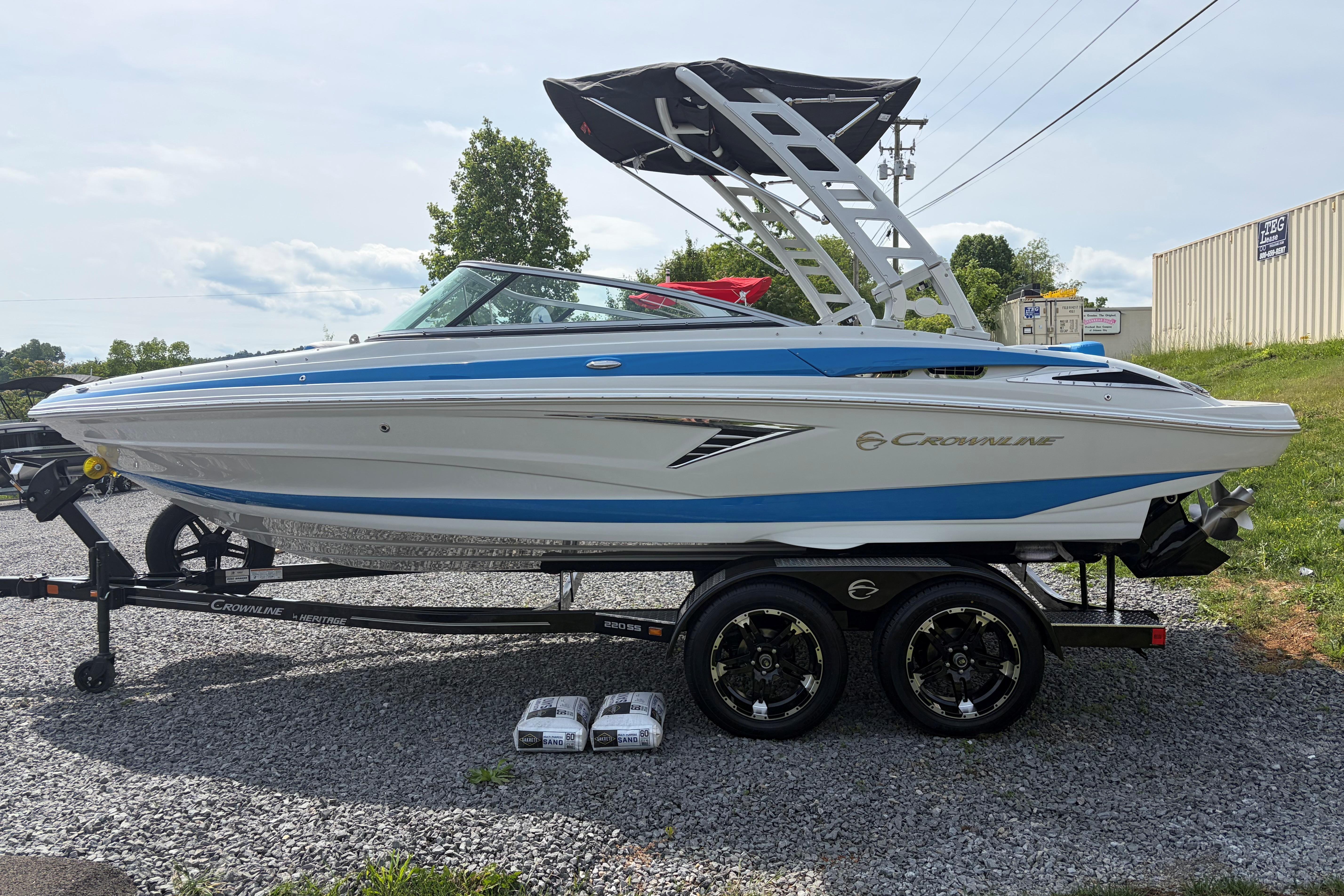 2025 Crownline 220 SS