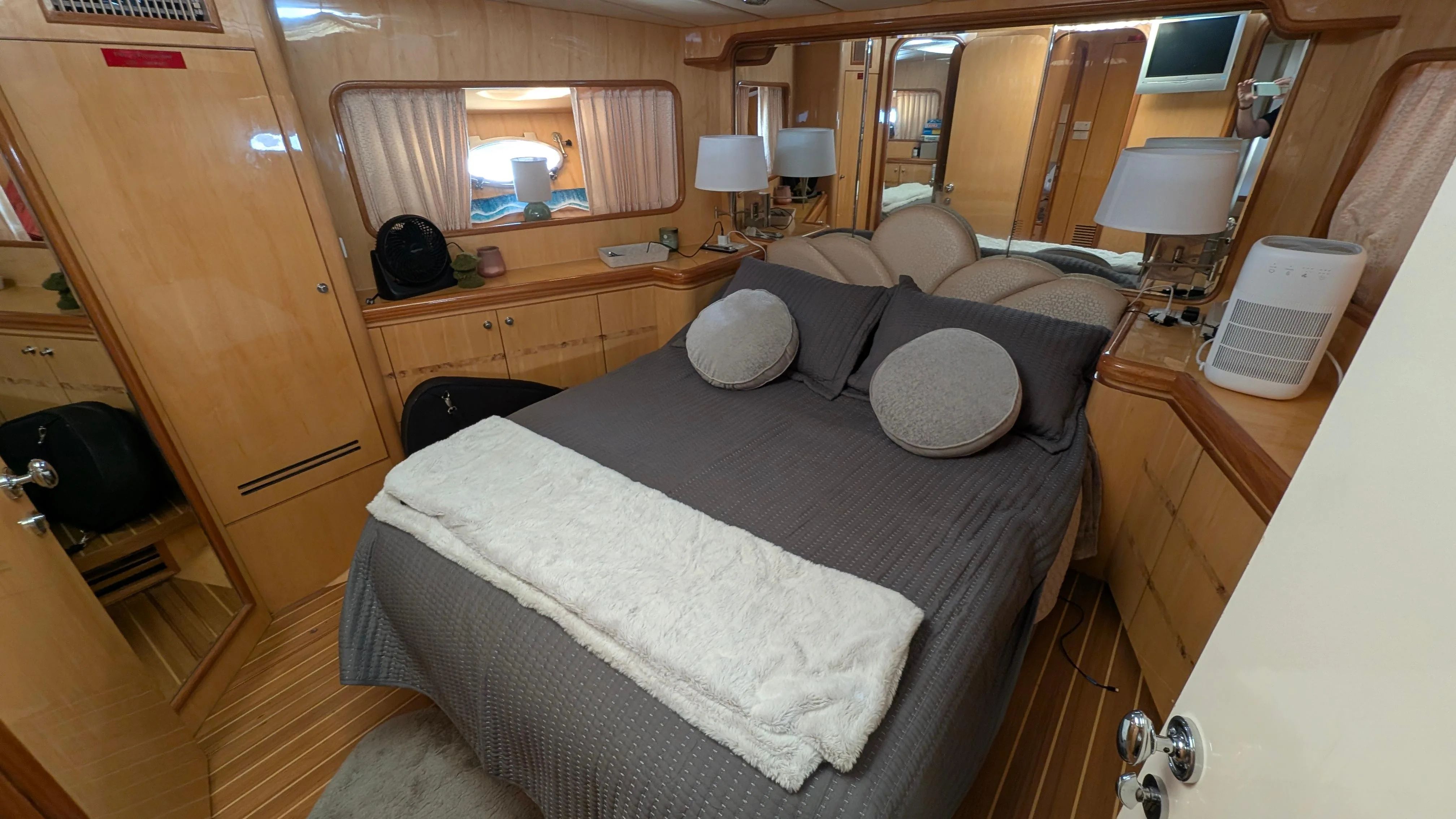 2004 Johnson Motor Yacht - 56