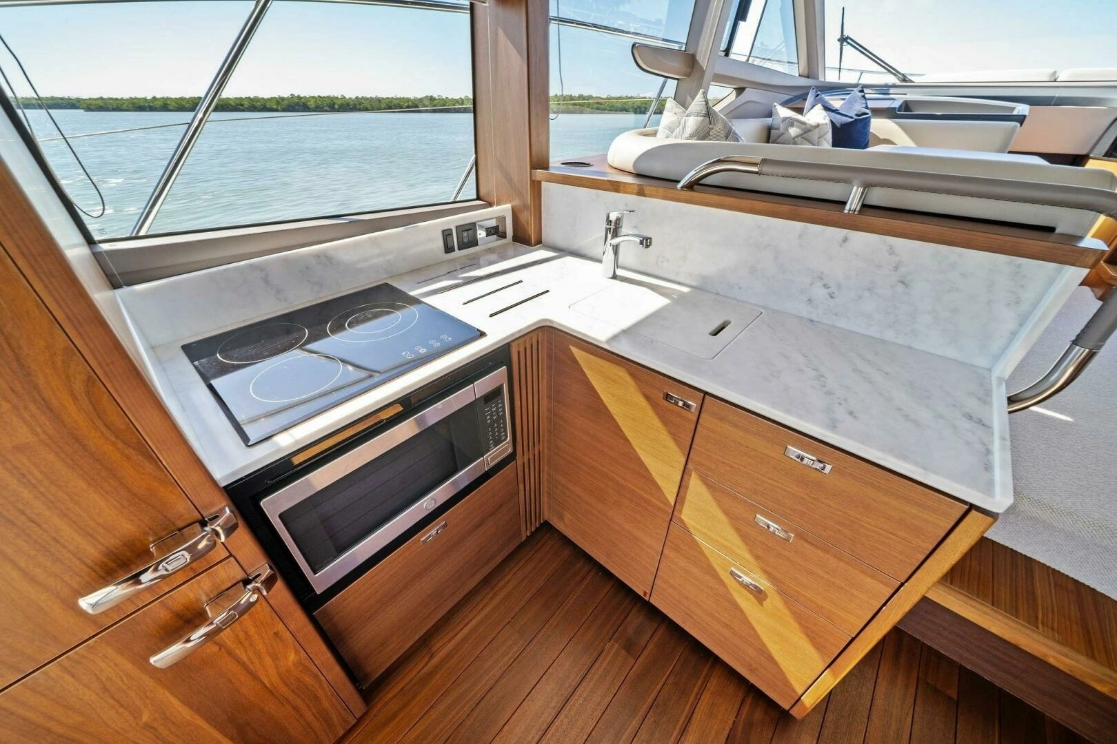 2023 Princess F50 - Image 25