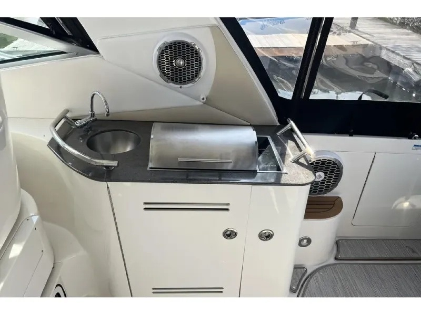 2012 Sea Ray 370 SUNDANCER - Image 8