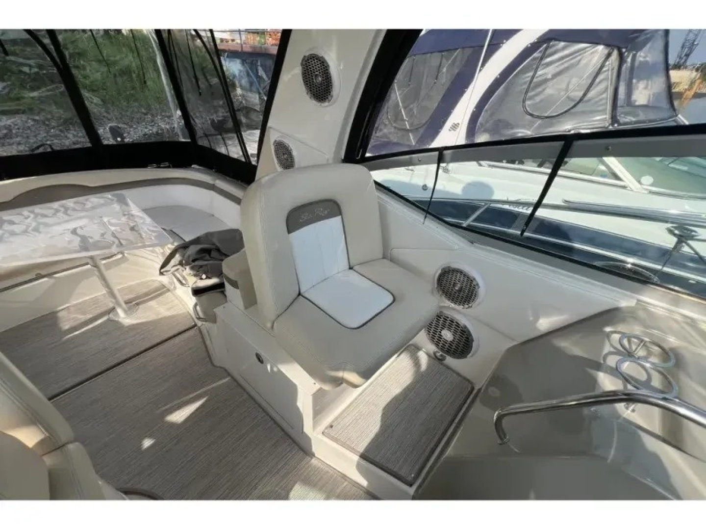 2012 Sea Ray 370 SUNDANCER - Image 13