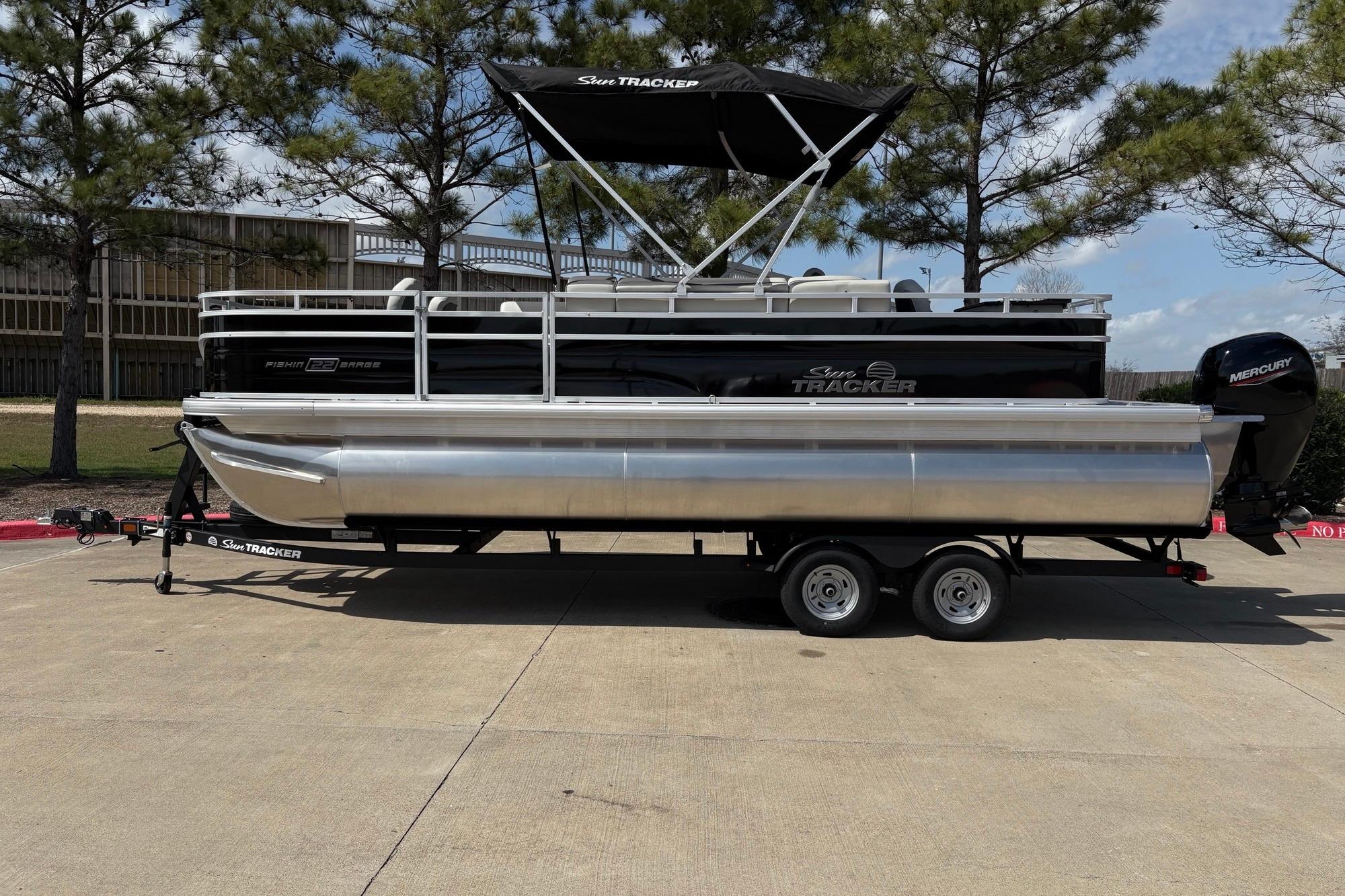 2026 Sun Tracker Fishin' Barge 22 XP3
