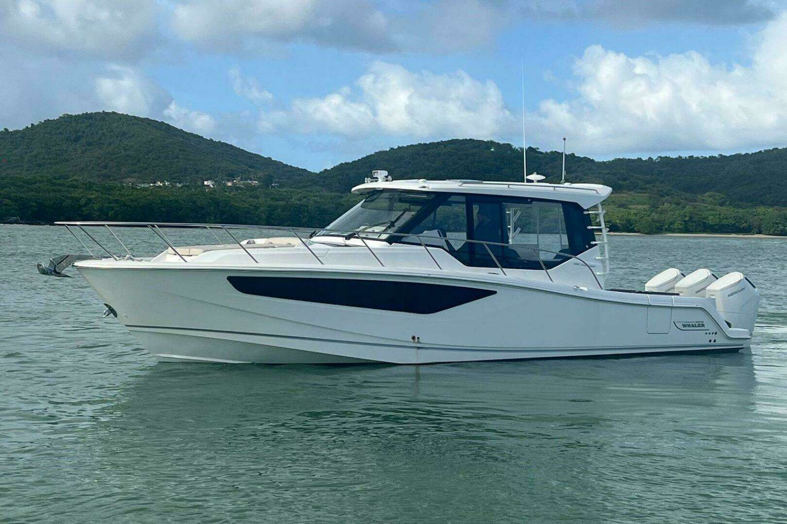 2022 Boston Whaler Conquest 405 - Image 2