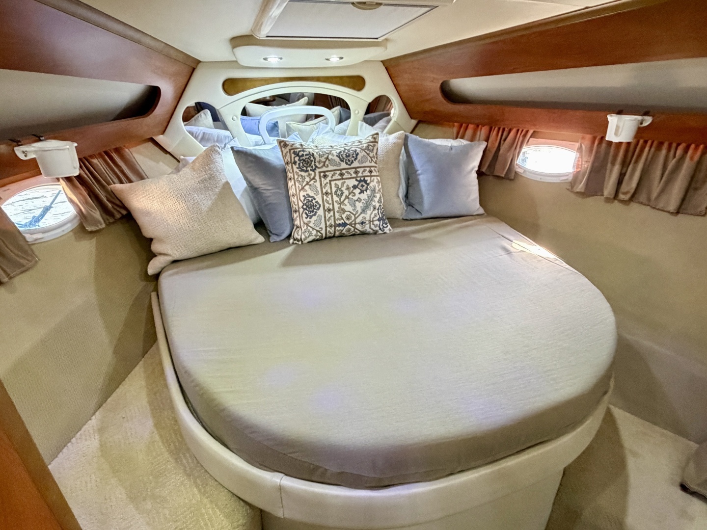 2007 Rinker 350 Express Cruiser - Image 53