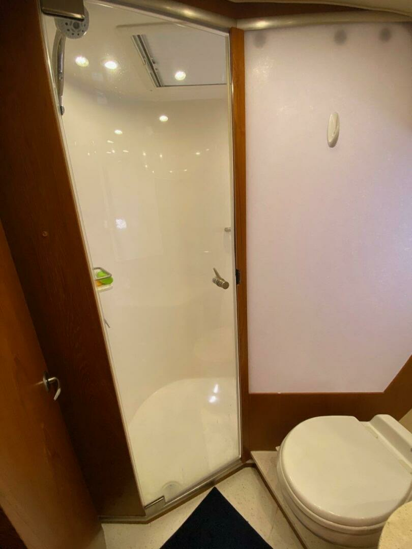 2009 Tiara Yachts 4300 Sovran - Image 22