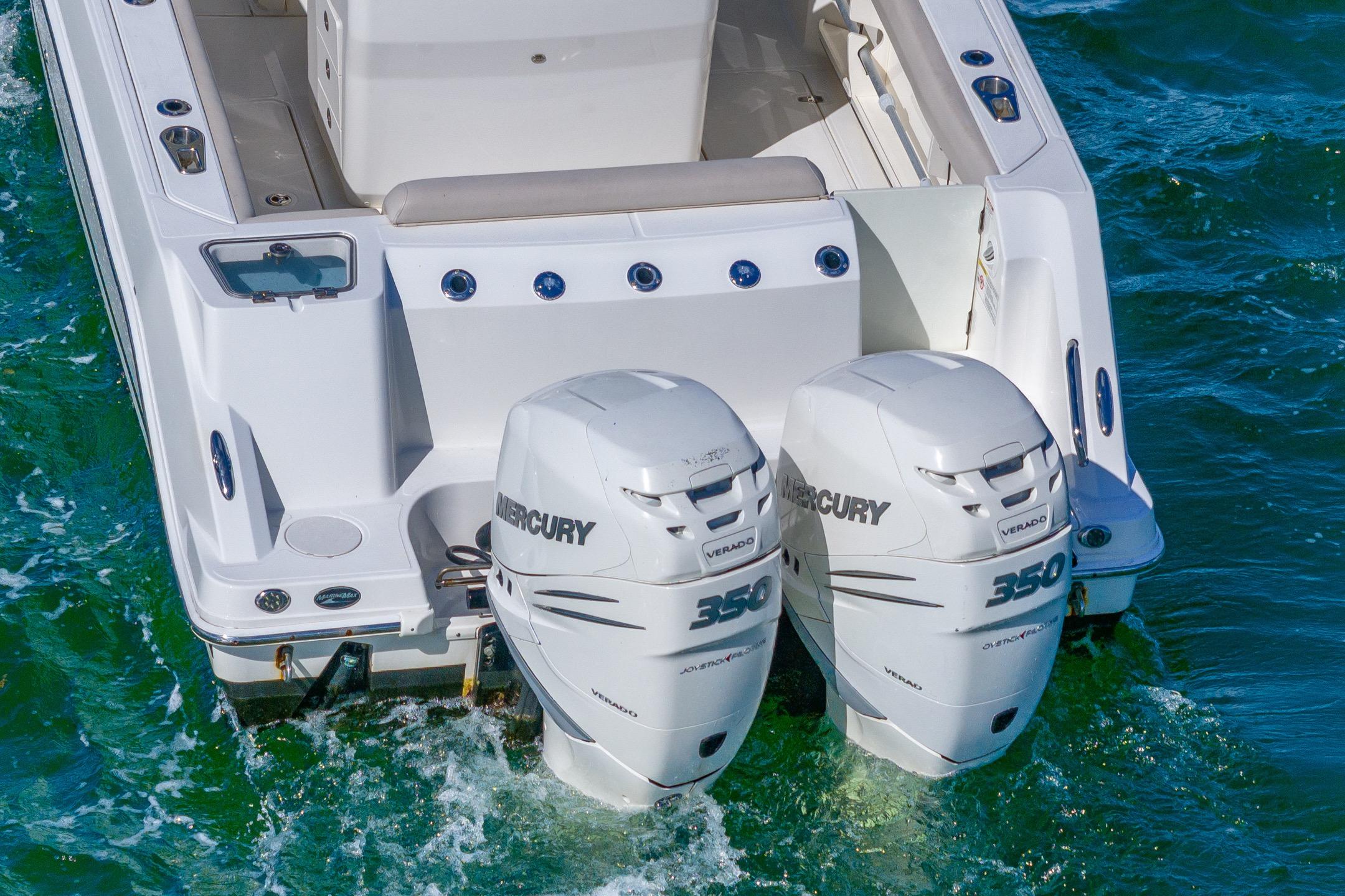 2016 Boston Whaler 280 Outrage with twin Mercury 350 engines on water.