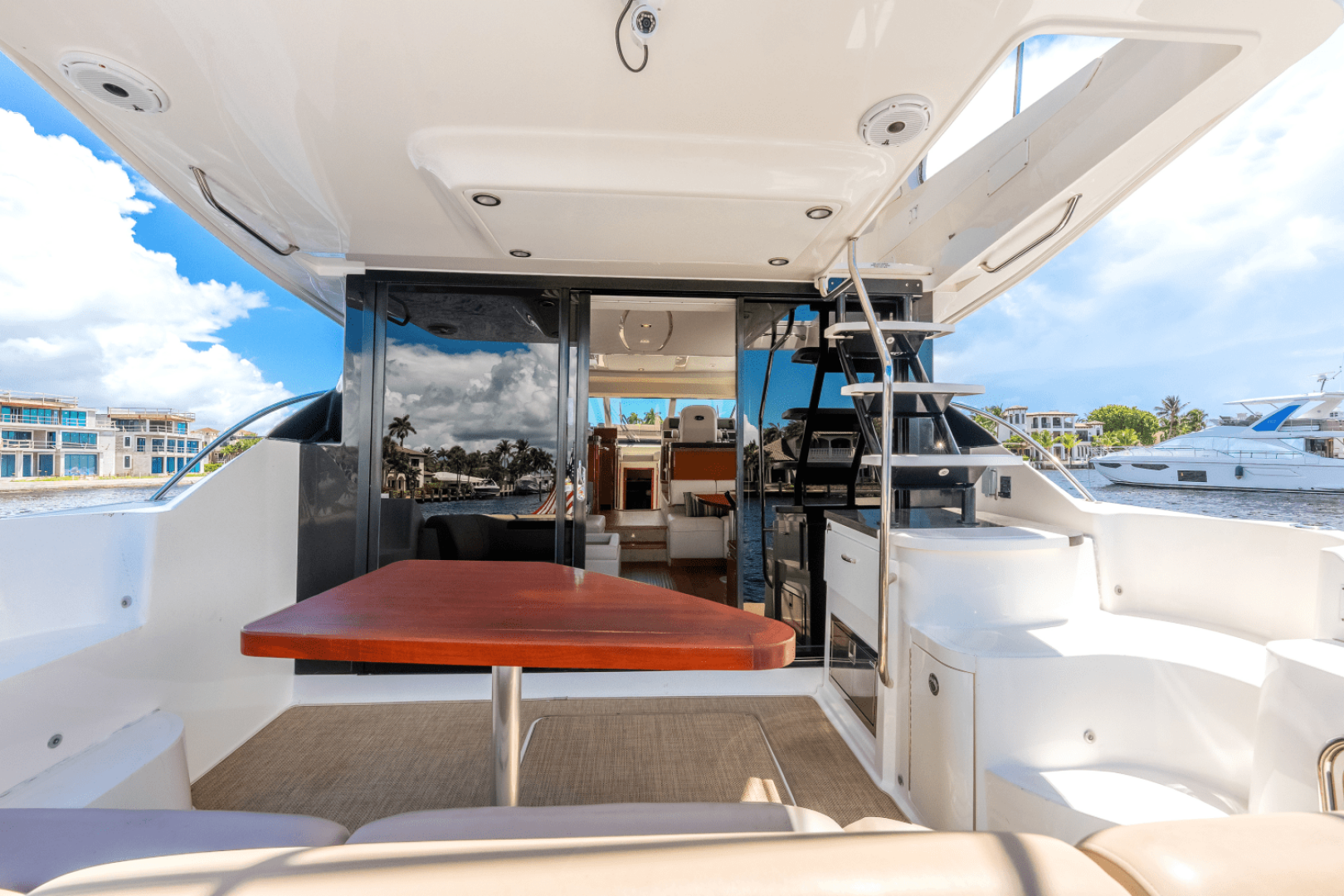2017 Sea Ray 510 FLYBRIDGE - Image 33