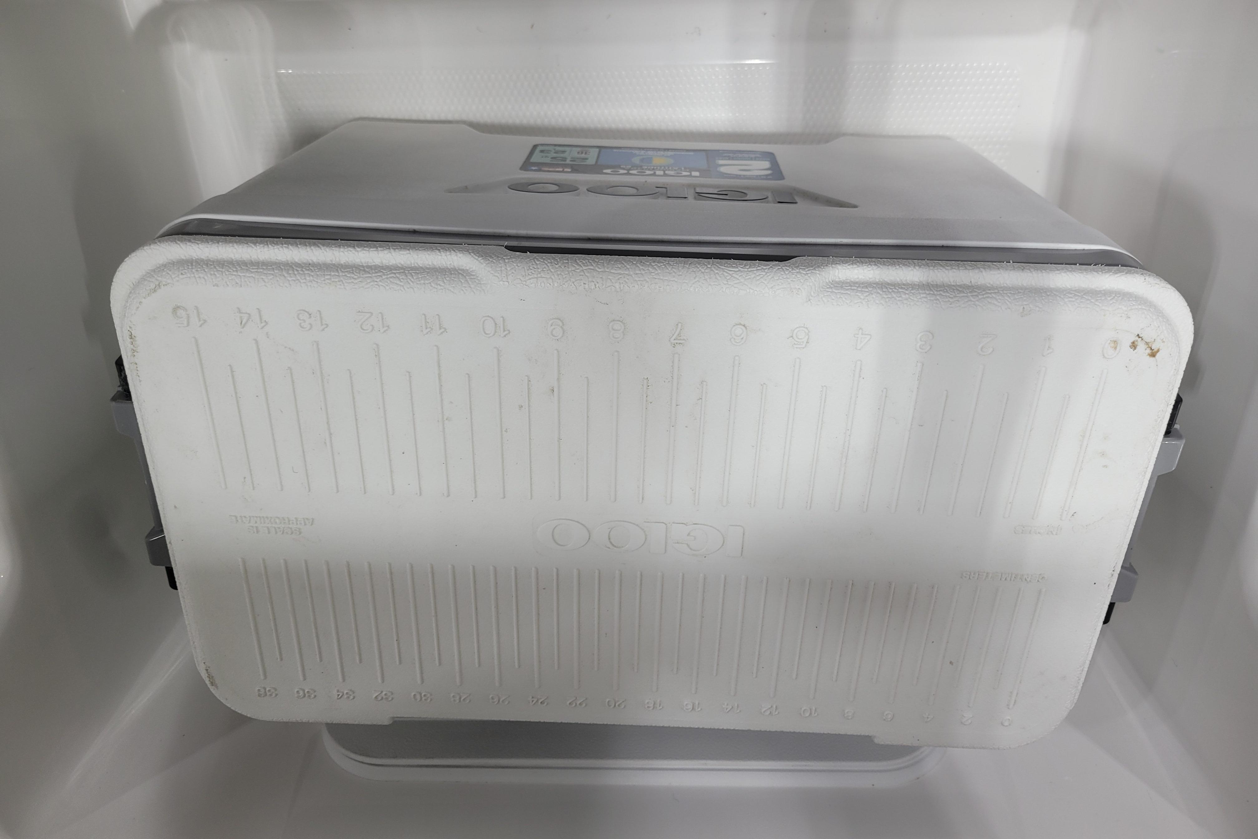White Tahoe 2150 cooler lid with measurement markings, year 2026 model.