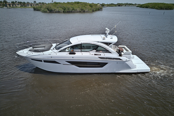 2023 Cruisers Yachts 50 CANTIUS