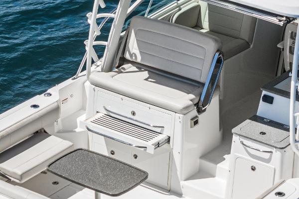 2020 Boston Whaler 345 Conquest - 32