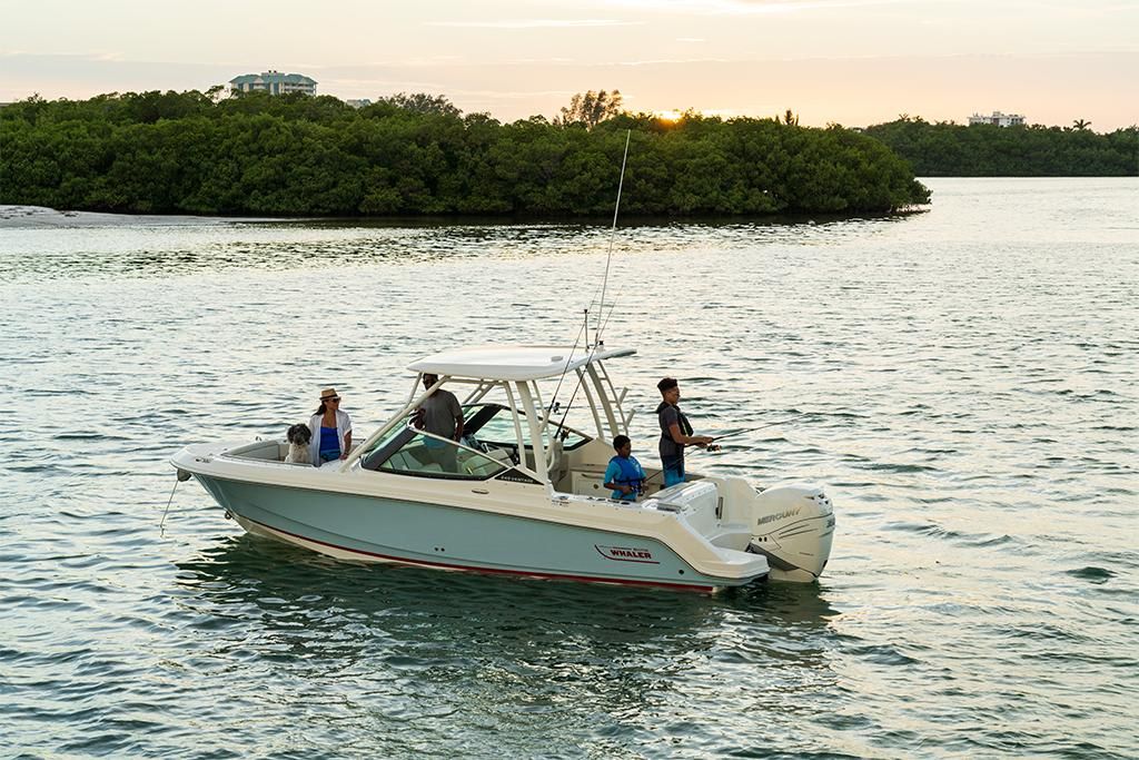 2023-Boston-Whaler-240-Vantage-MarineMax