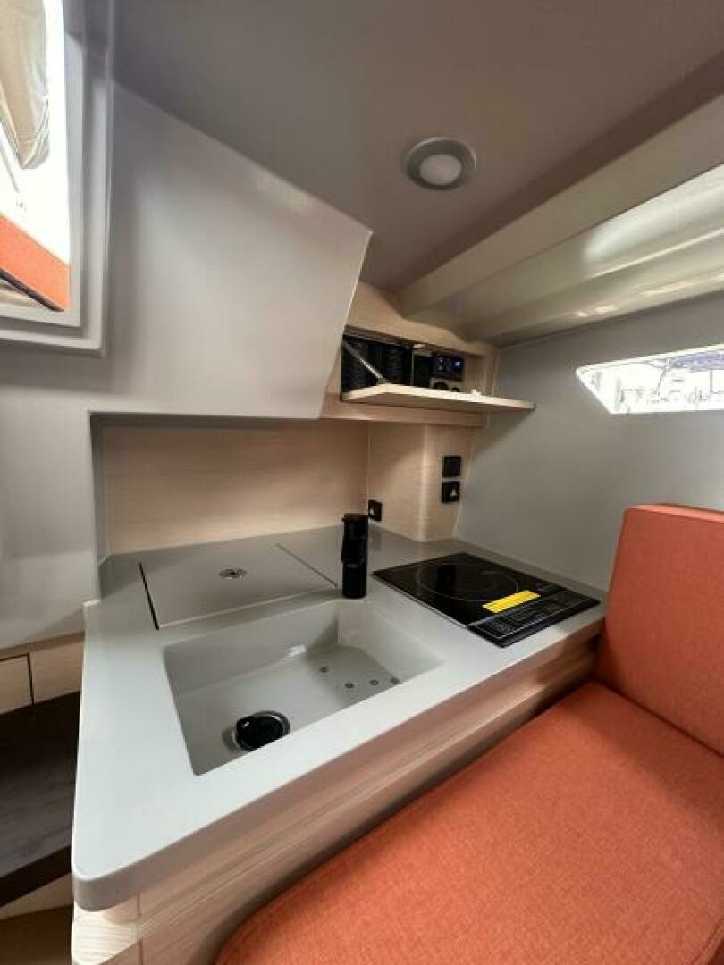 2027 Saffier SE 33 Life - Image 13