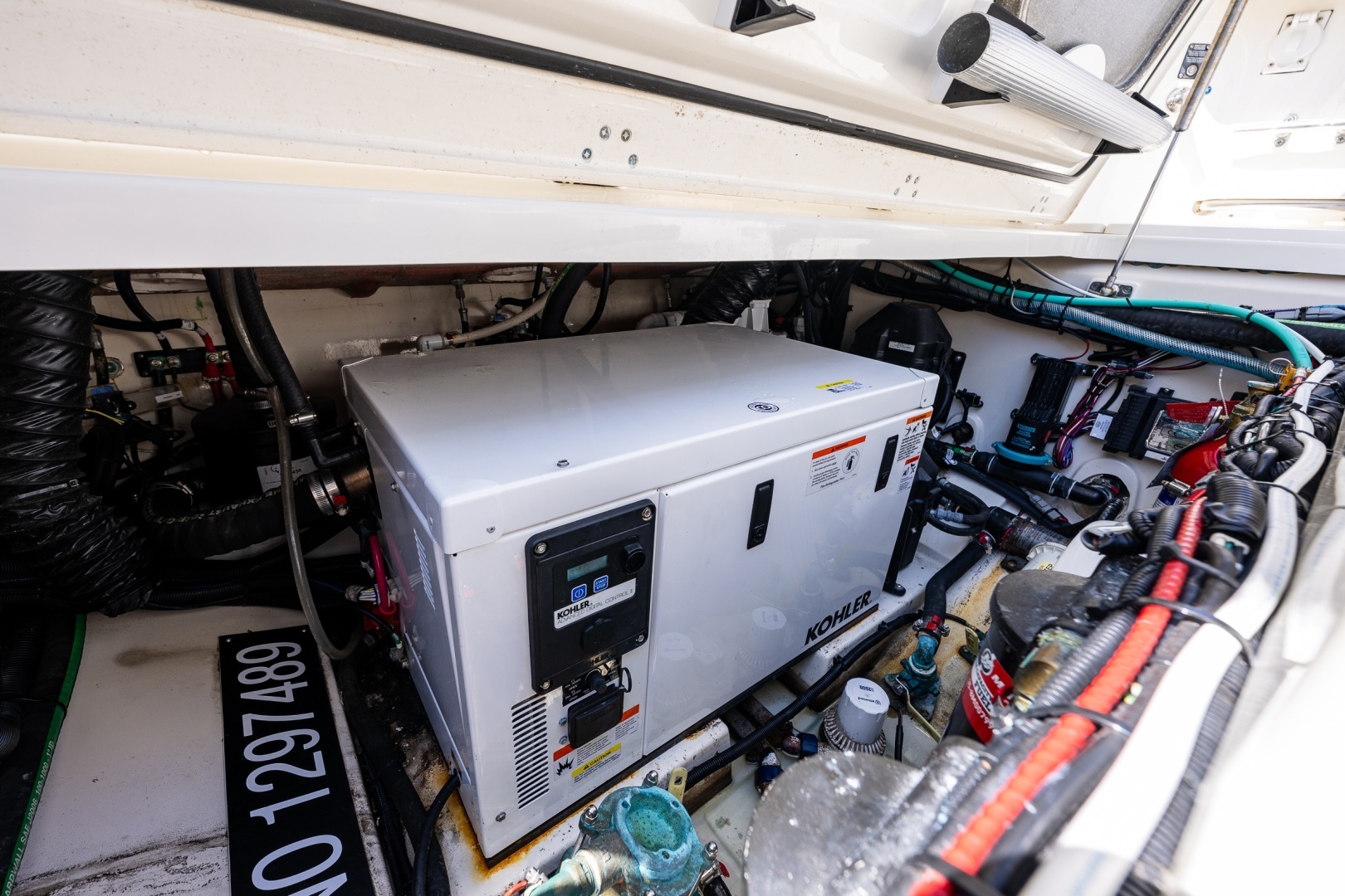 2019 Boston Whaler 345 Conquest - Image 9