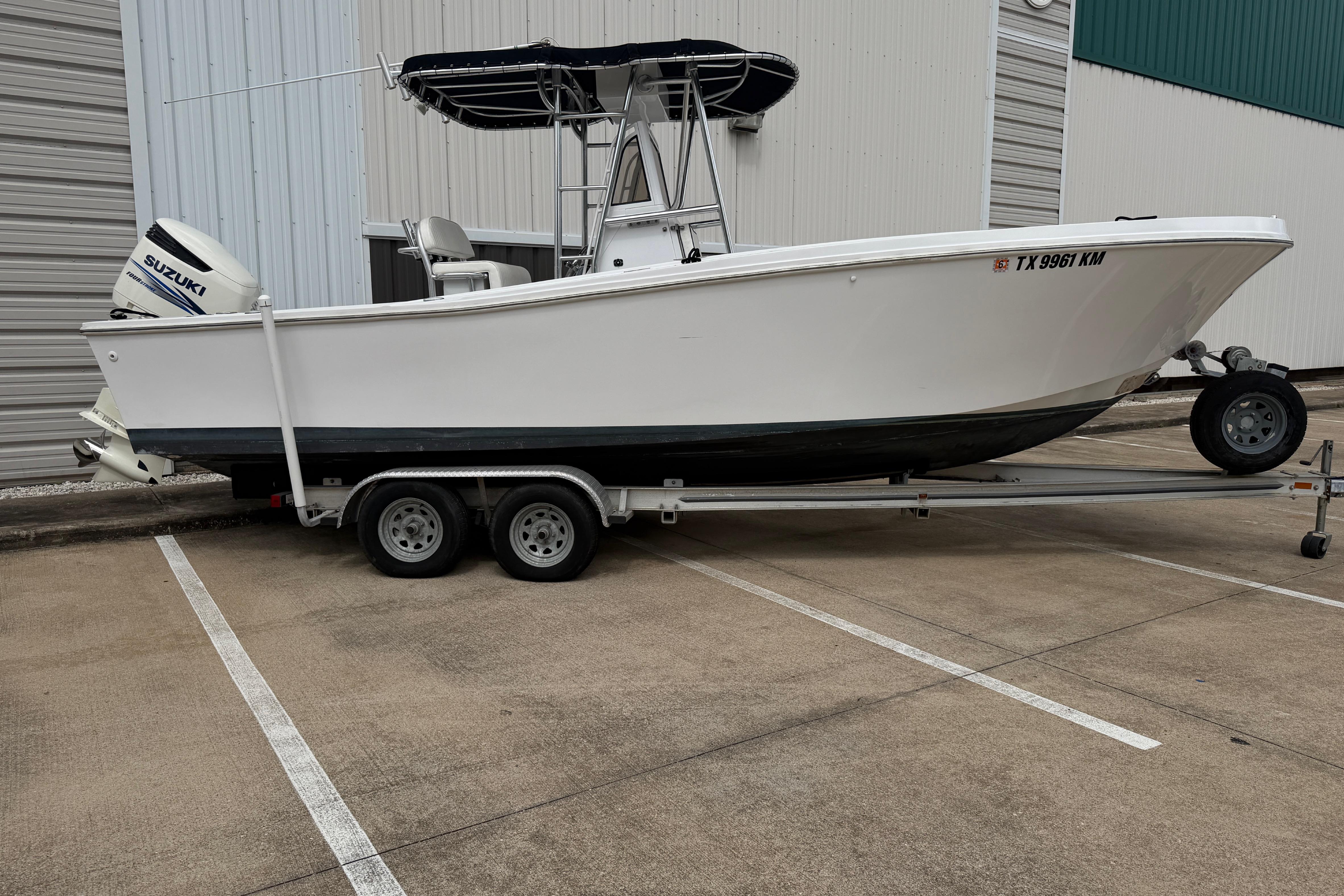 1990 Mako 241 Center Console