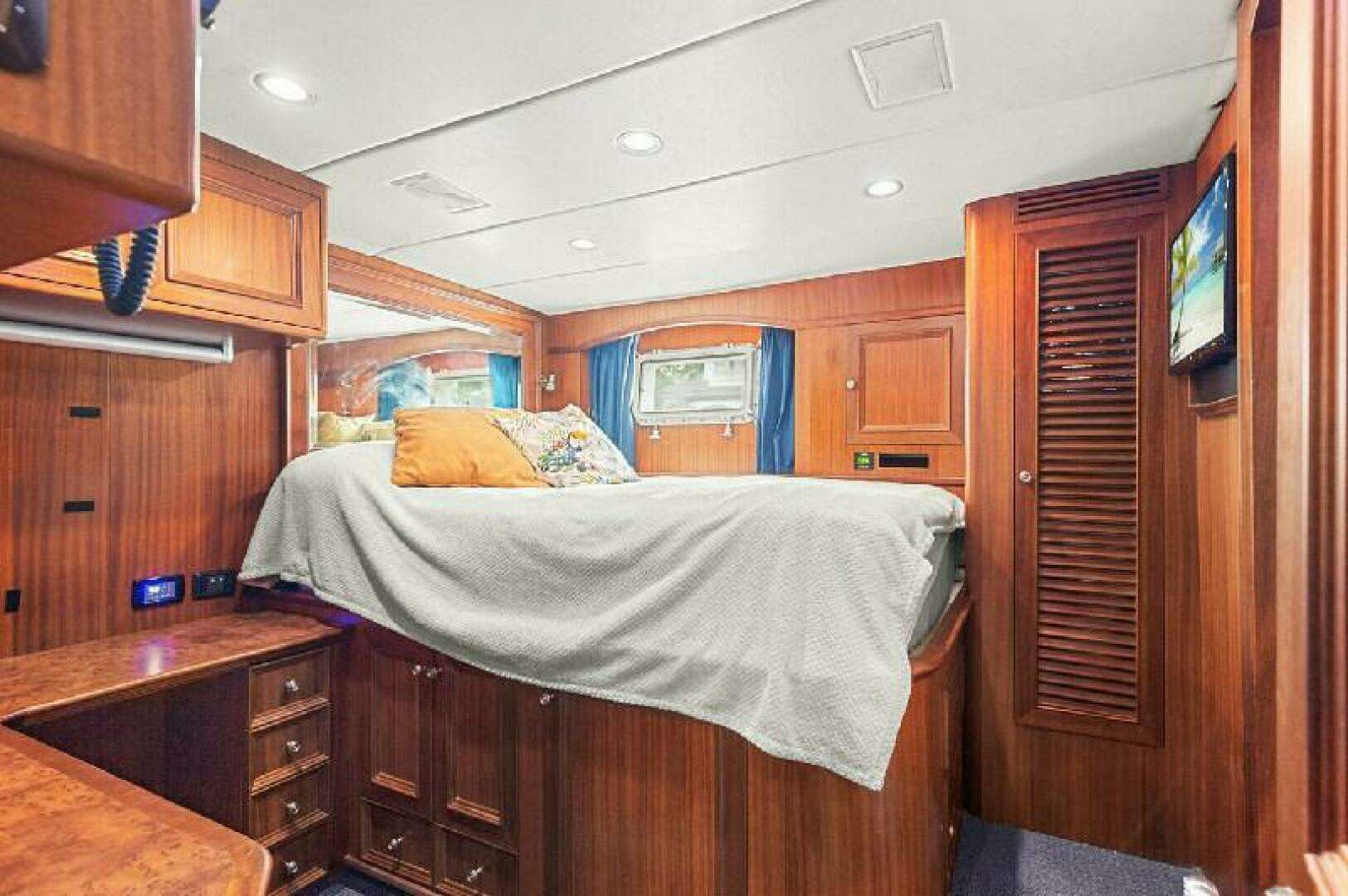 2006 Paragon Cockpit - Image 24