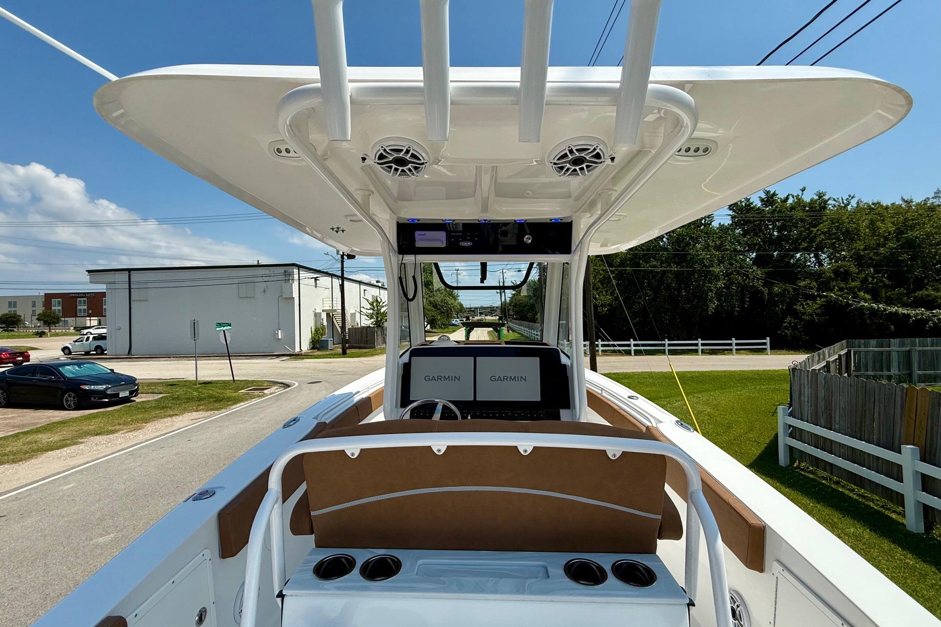 2026 Sea Hunt Ultra 305 SE boat with Garmin navigation system, docked on a sunny day.