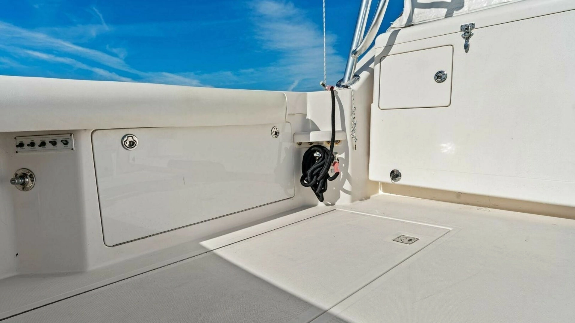 2005 Cabo 40 Express - Image 27