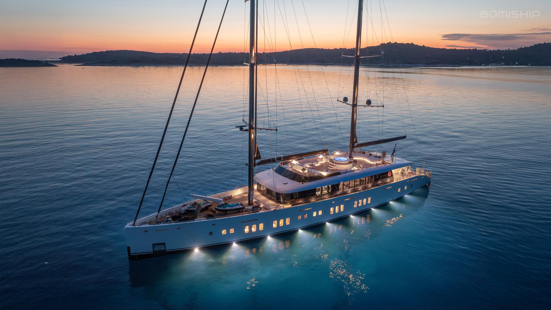 2024 Custom Line Yacht