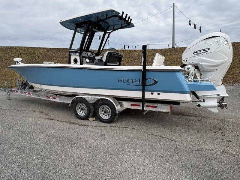 2026 Robalo 266 Cayman - 10