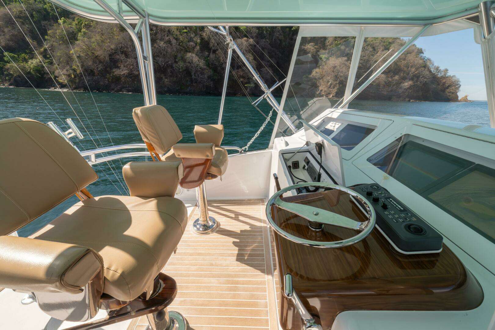 2006 Viking 56 Convertible - Image 8