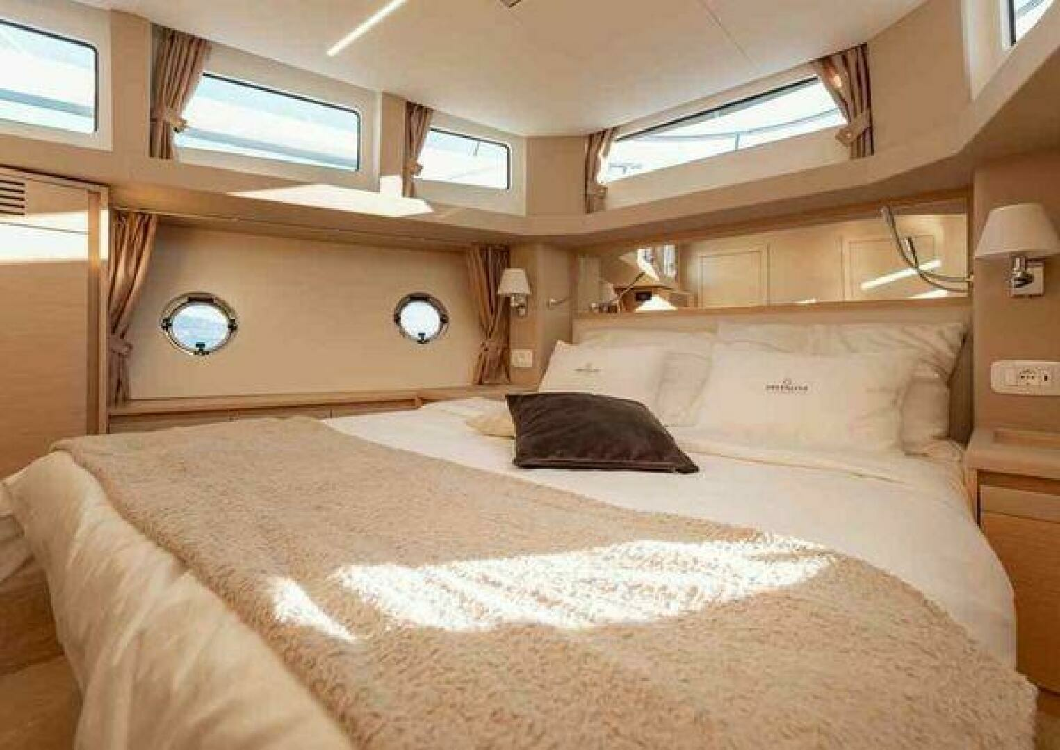 2027 Greenline 45 Coupe - Image 15