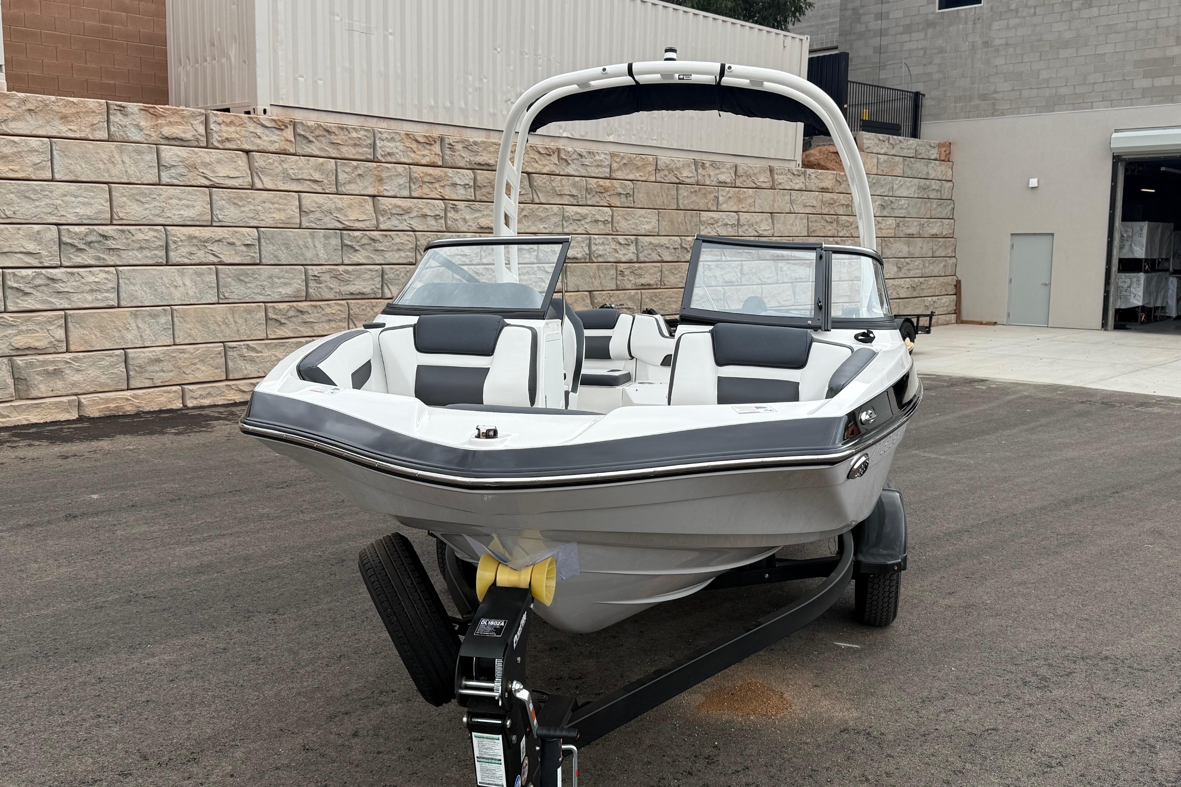 2025 Yamaha Boats 195S on trailer, sleek design, parked outdoors.