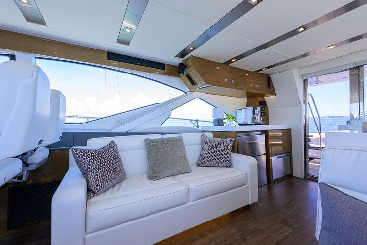 2018 Cruisers Yachts 60 Fly - Image 26
