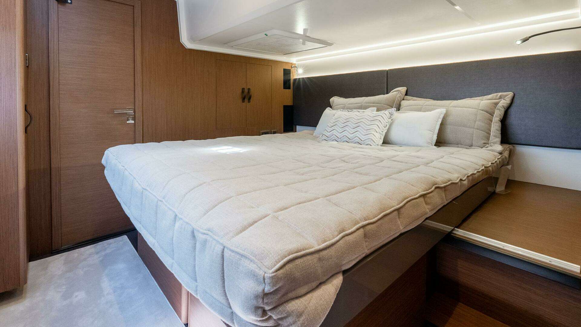 2027 Prestige M48 - Image 43