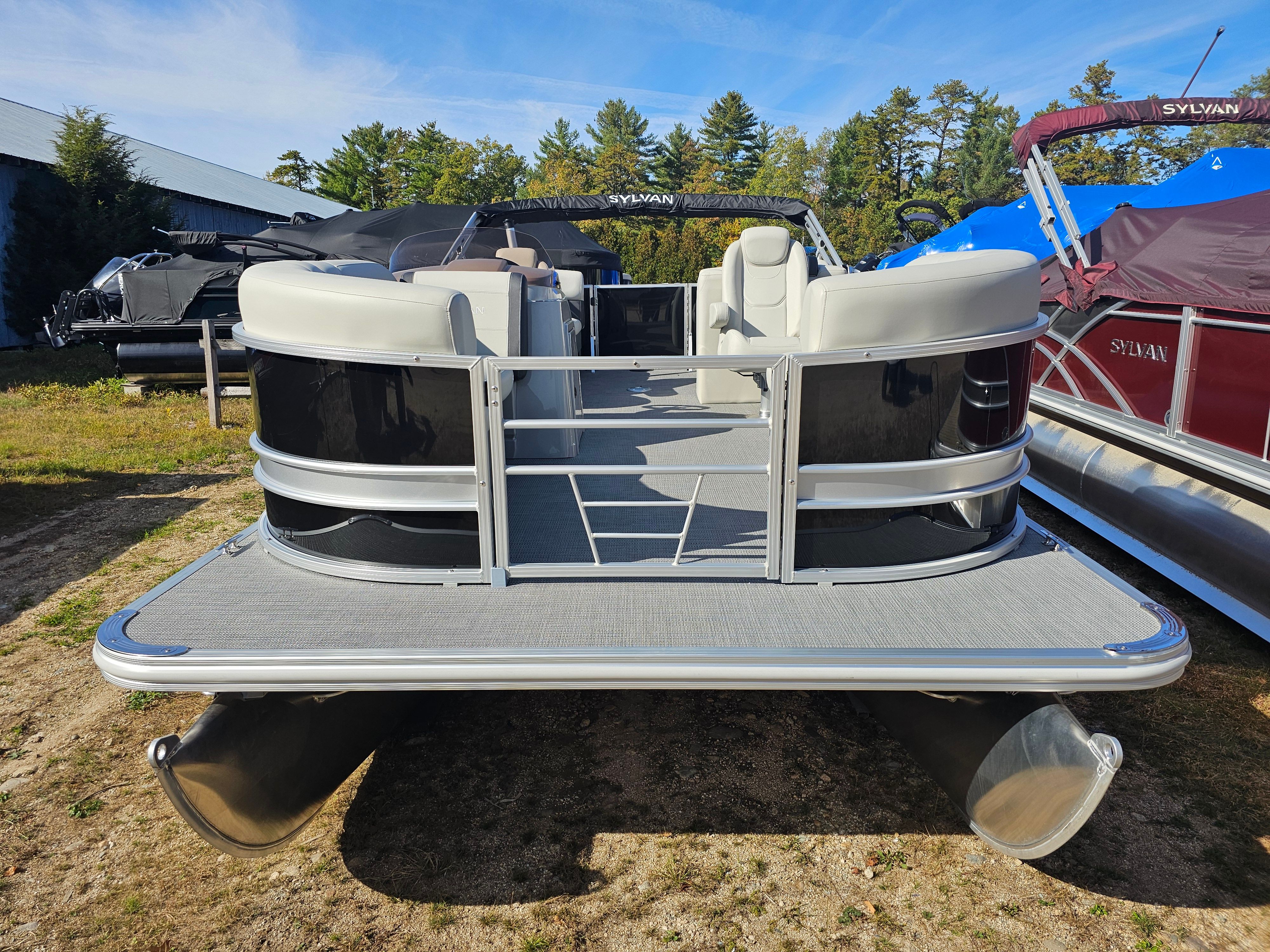 2026 Sylvan Mirage 8520 LZ - 2