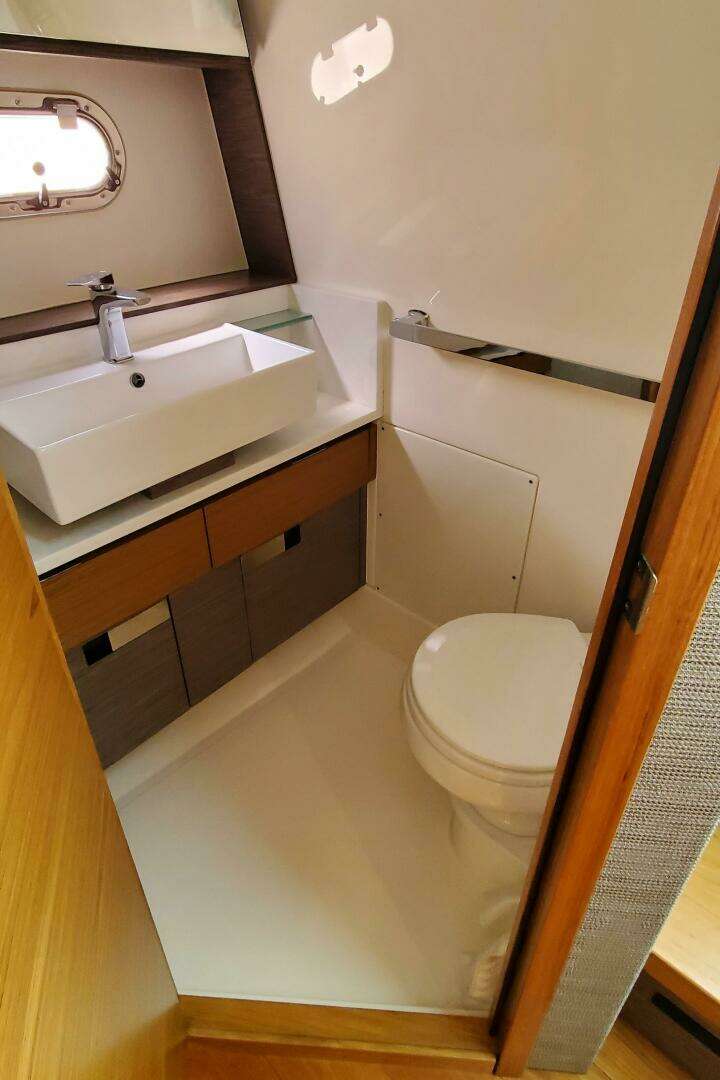 2021 Tiara Yachts 38 LS - Image 23