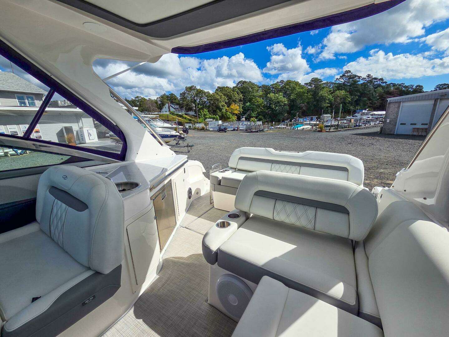 2026 Regal 33 XO - Image 22
