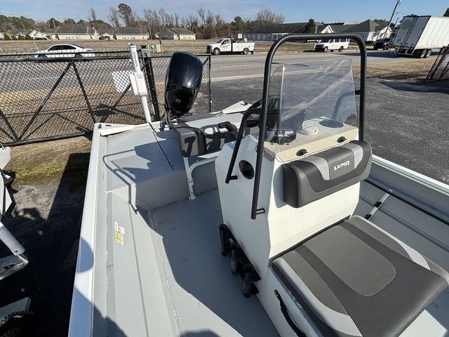 2024 Lund 2070 Predator CC - 17