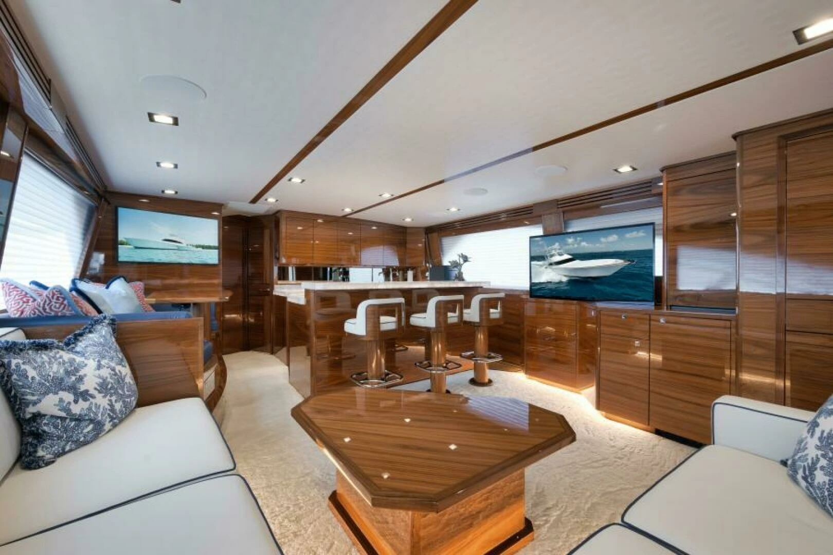 2024 Viking 68 Convertible - Image 9