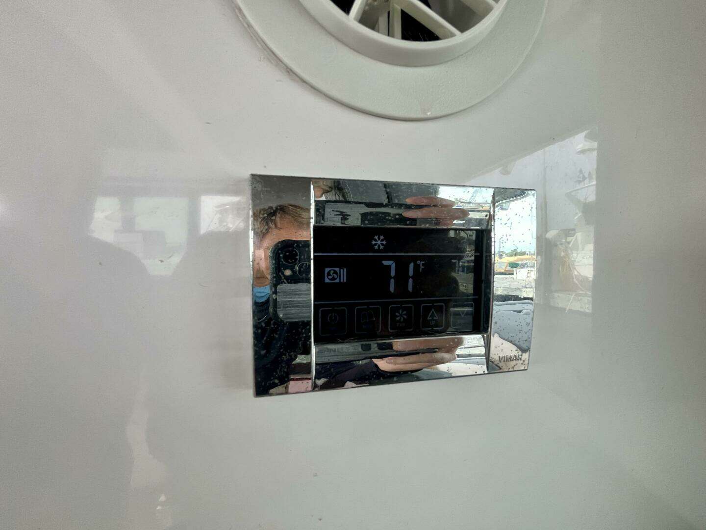 2018 Axopar 37 Sport Cabin R - Image 33