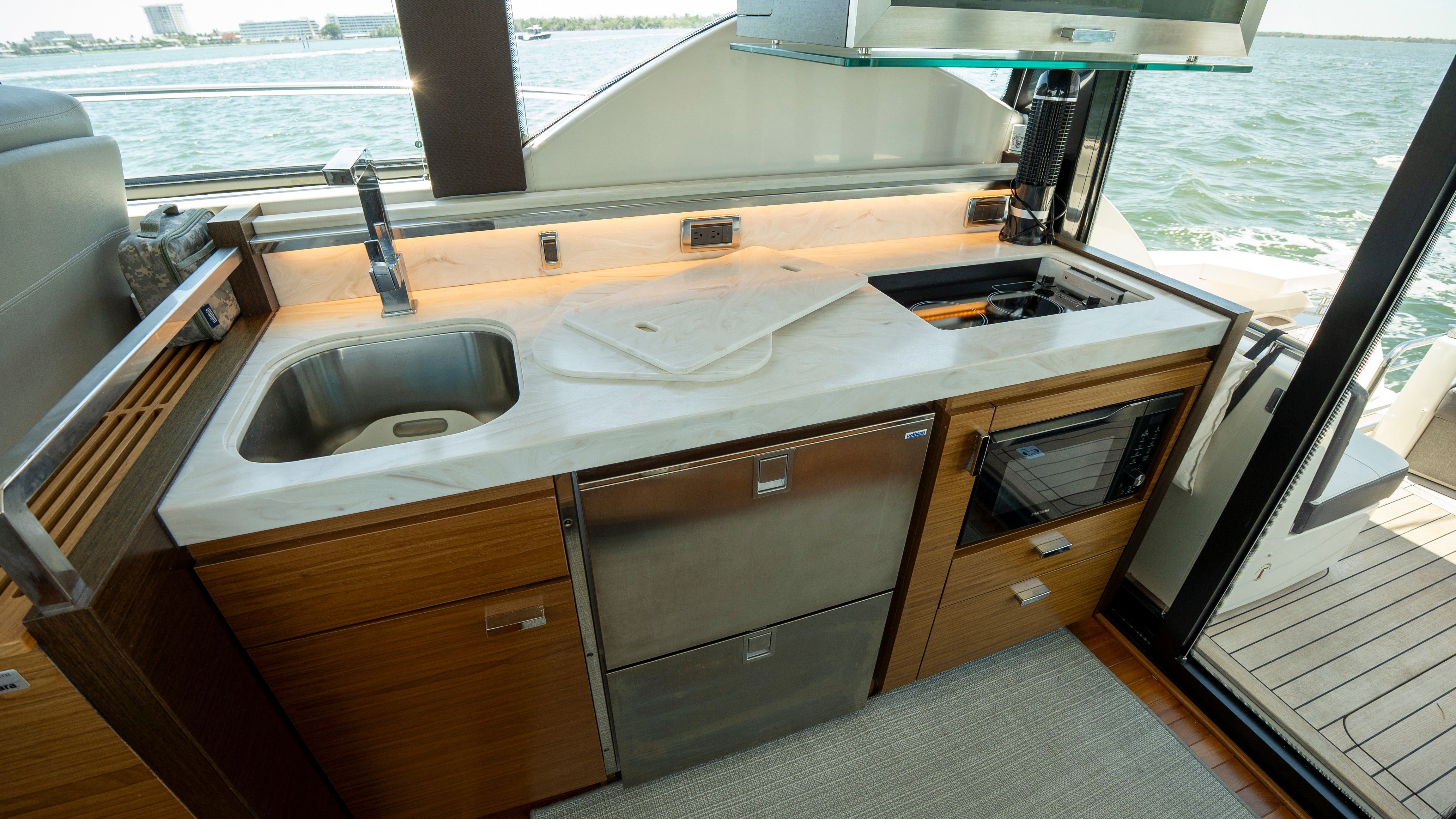 2018 Tiara Yachts 44 Coupe - 24