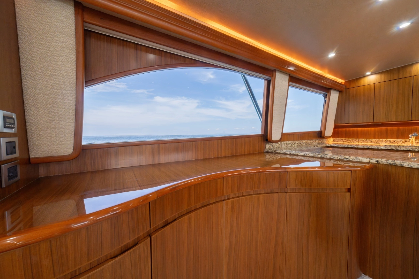 2012 Viking 60 Convertible - Image 25