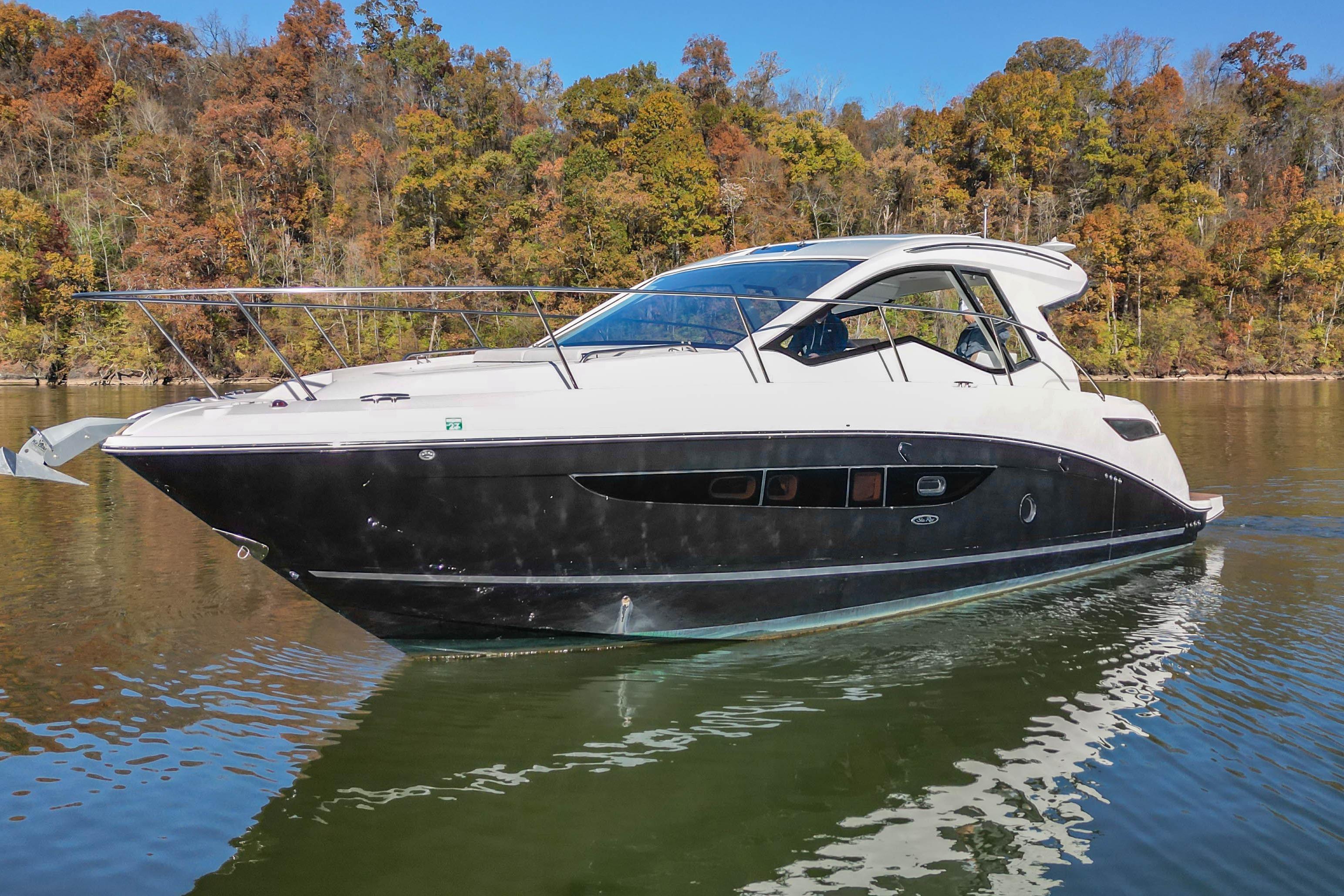 2018 Sea Ray Sundancer 350 Coupe
