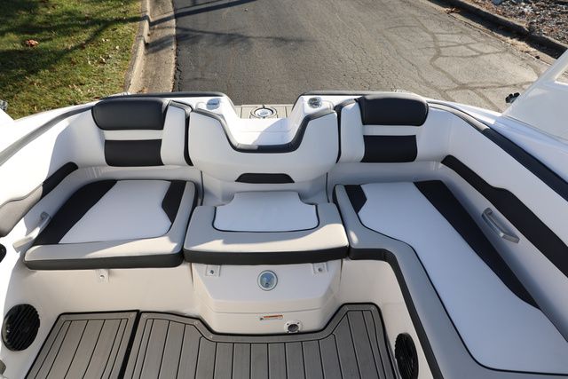 2026 Yamaha Boats 195 S BOTH COLOR AVAILABLE - 14