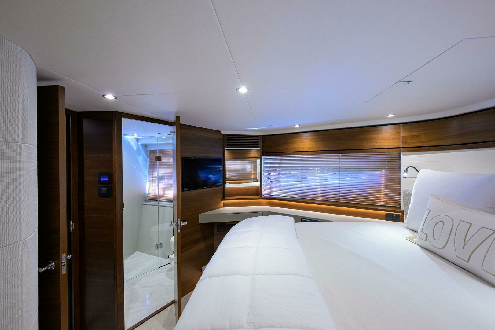 2021 Princess F70 - Image 52