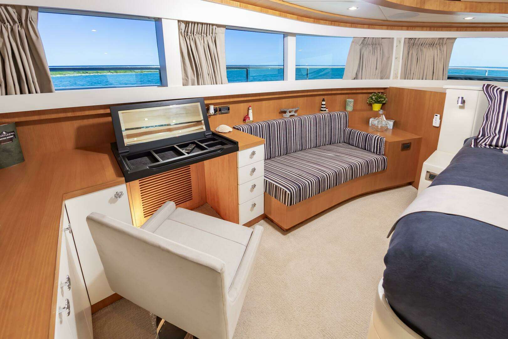 2017 Johnson 93 Flybridge - Image 49