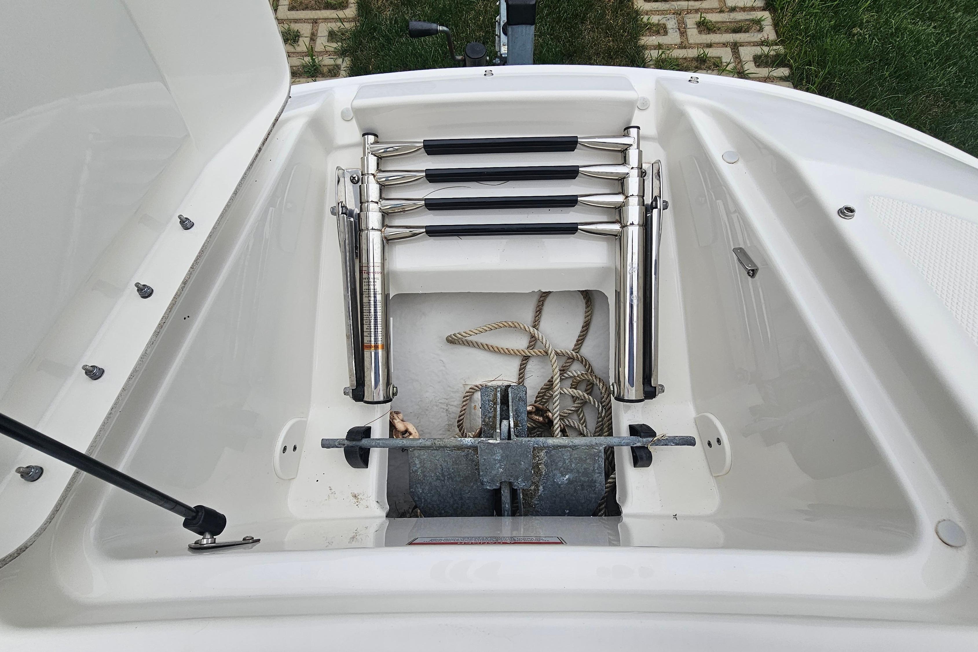 2017 Sea Ray SDX 240 Outboard anchor storage with ladder and ropes.