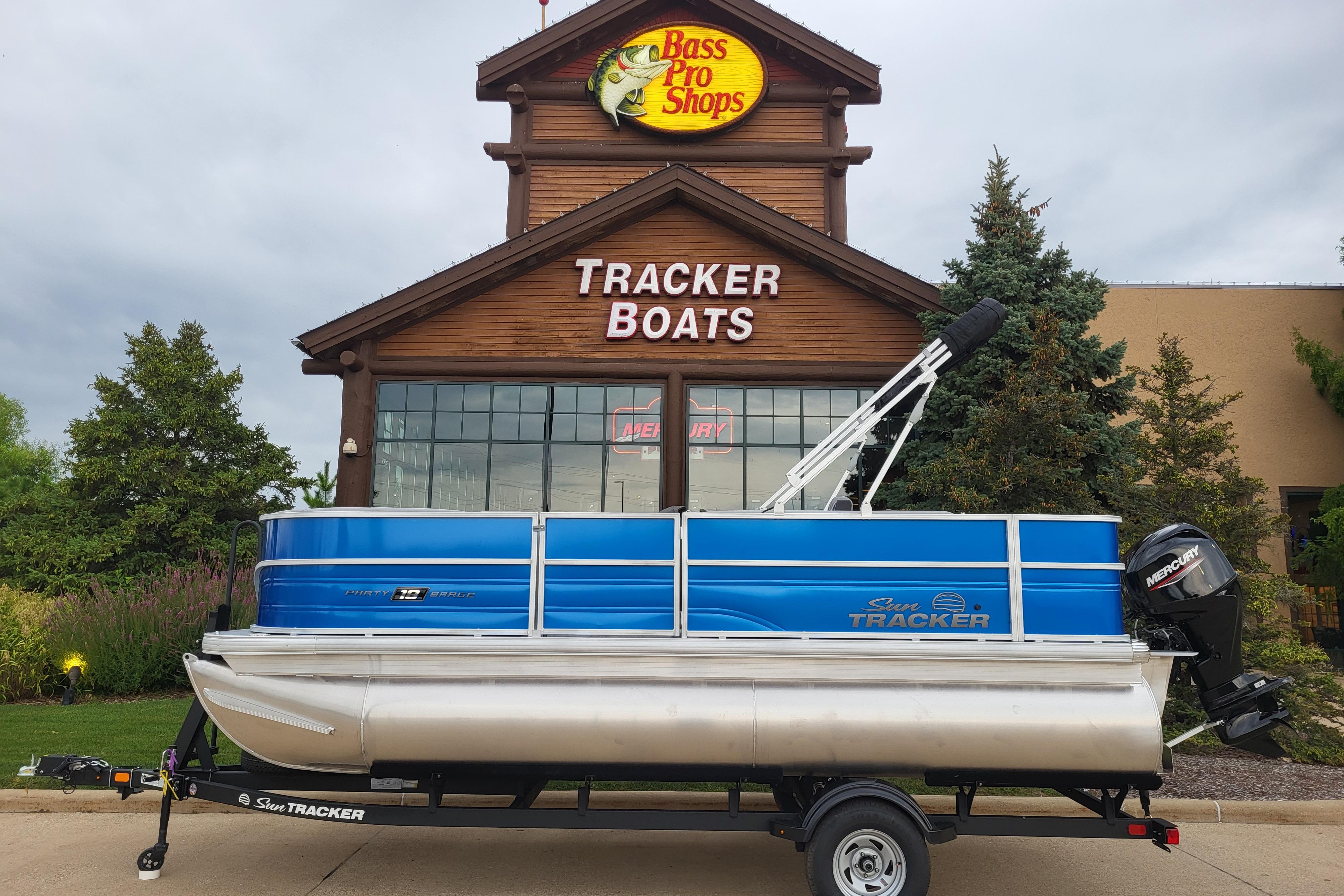 2026 Sun Tracker Party Barge 18 DLX