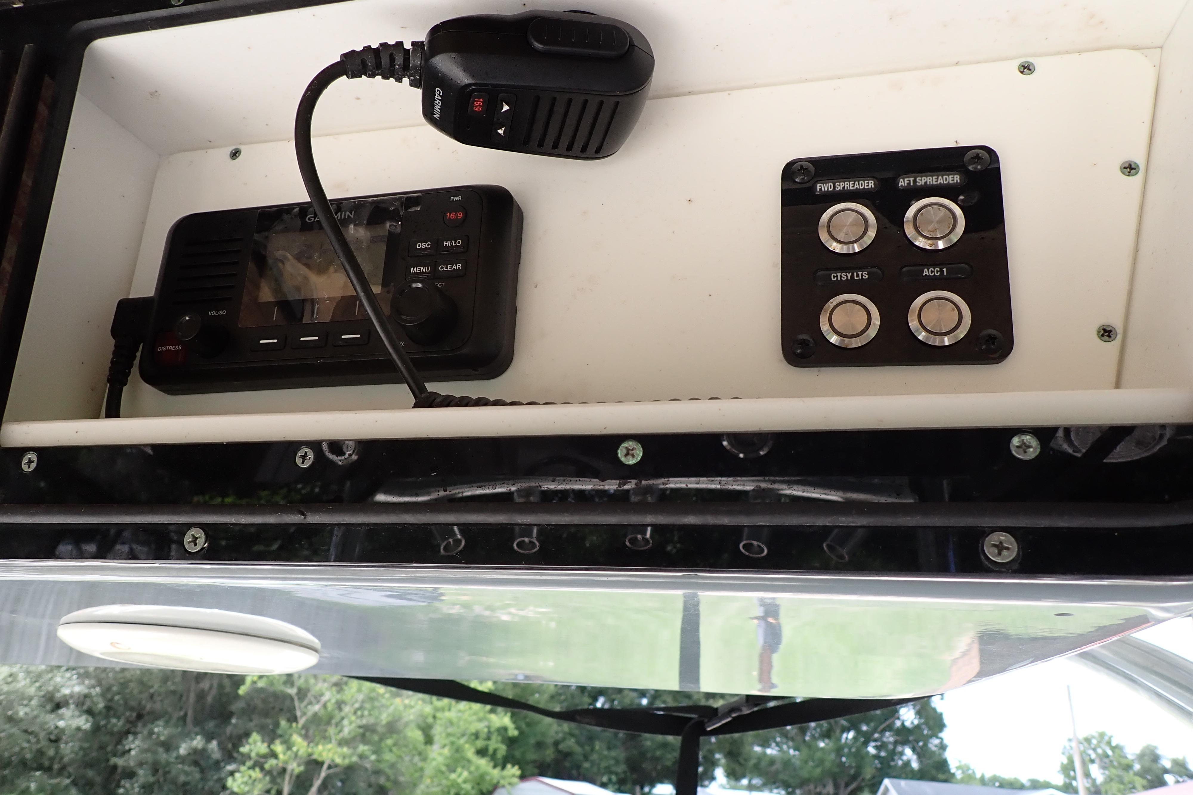 2019 Key West 263 FS boat console with radio and control panel.