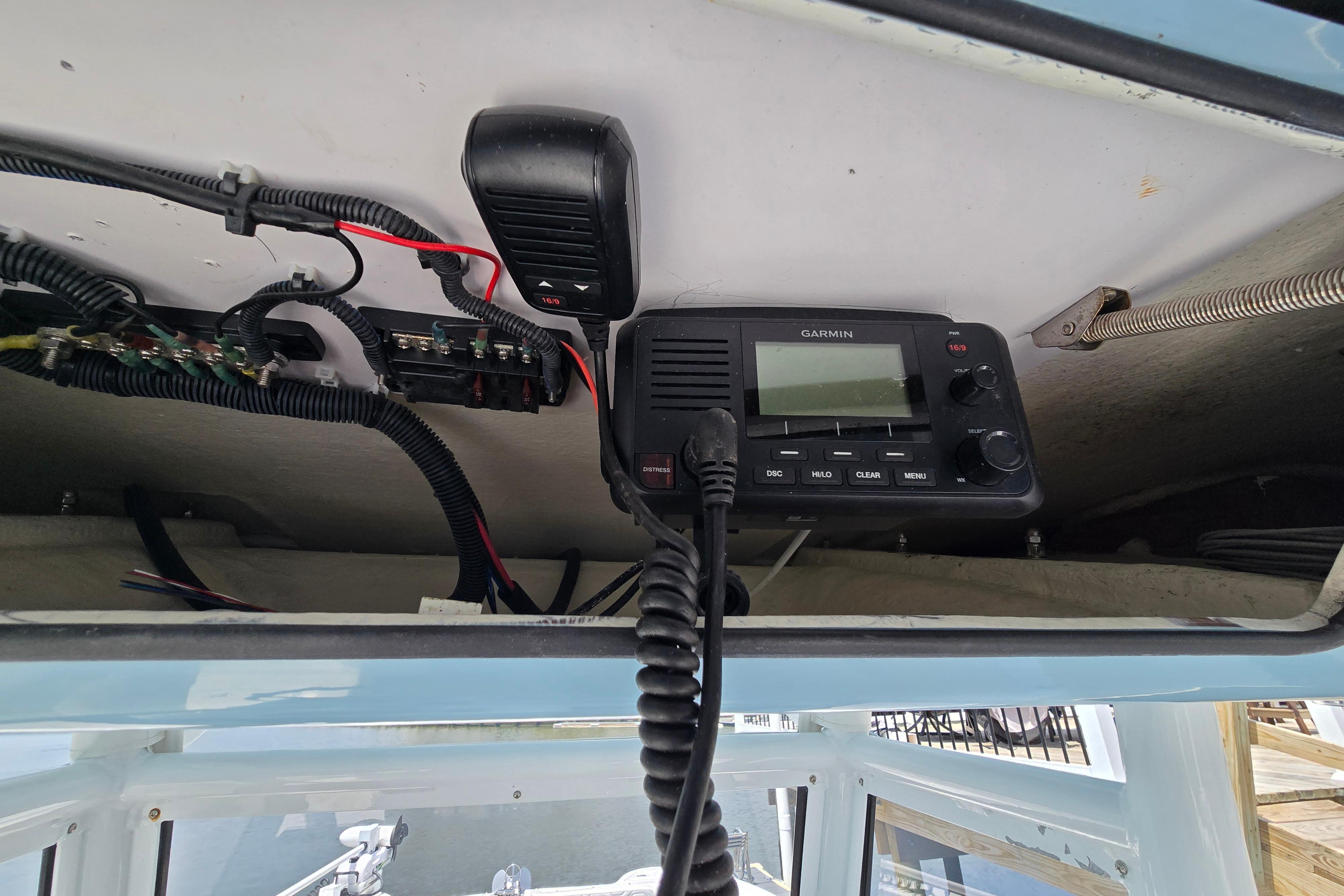 Overhead view of Garmin radio equipment in 2021 Twin Vee 280 GFX CC boat.