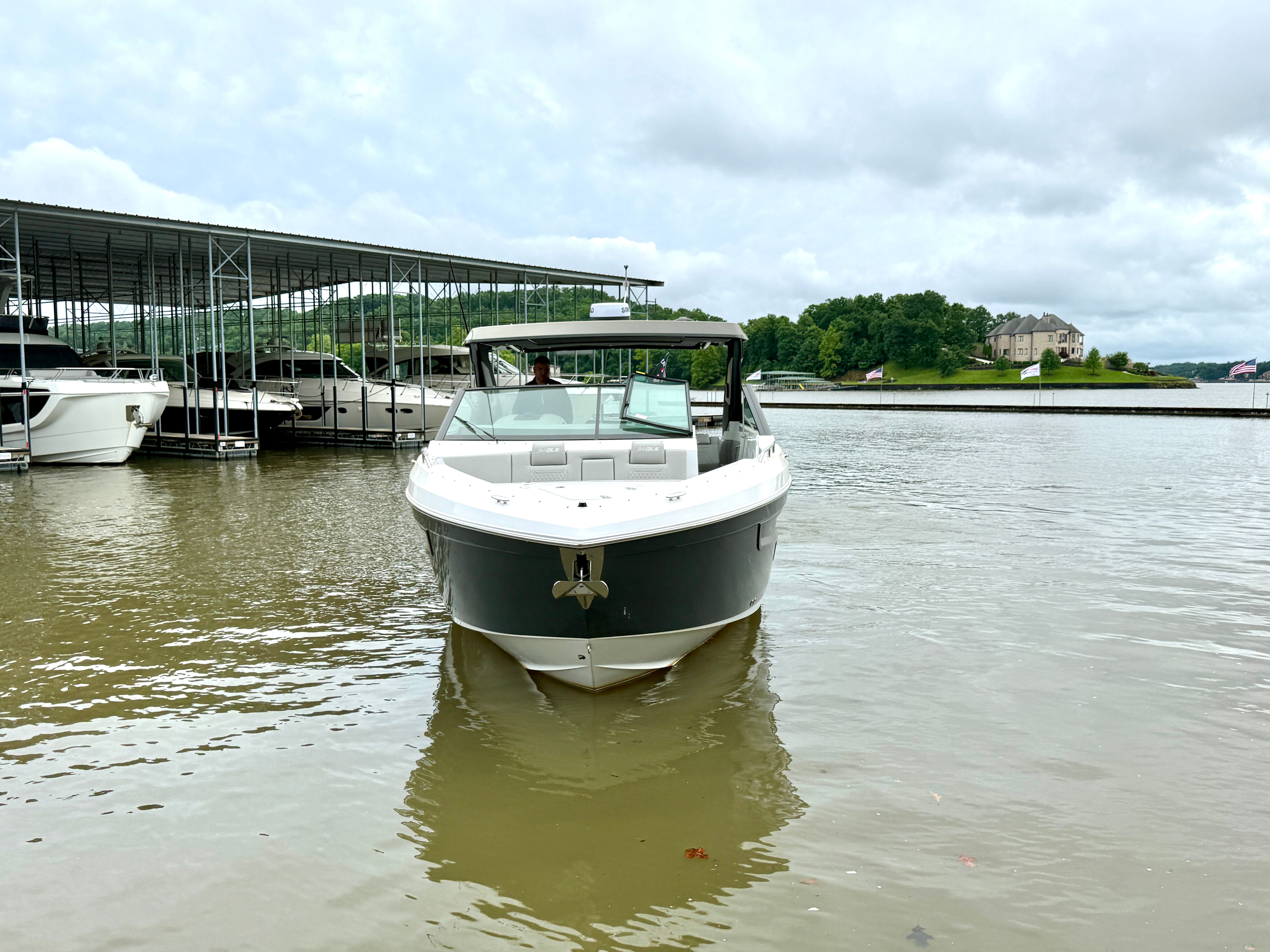 2026 Cruisers Yachts 34 GLS OB - 4