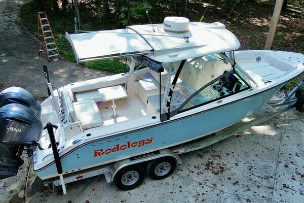2022 Cobia 280 DC