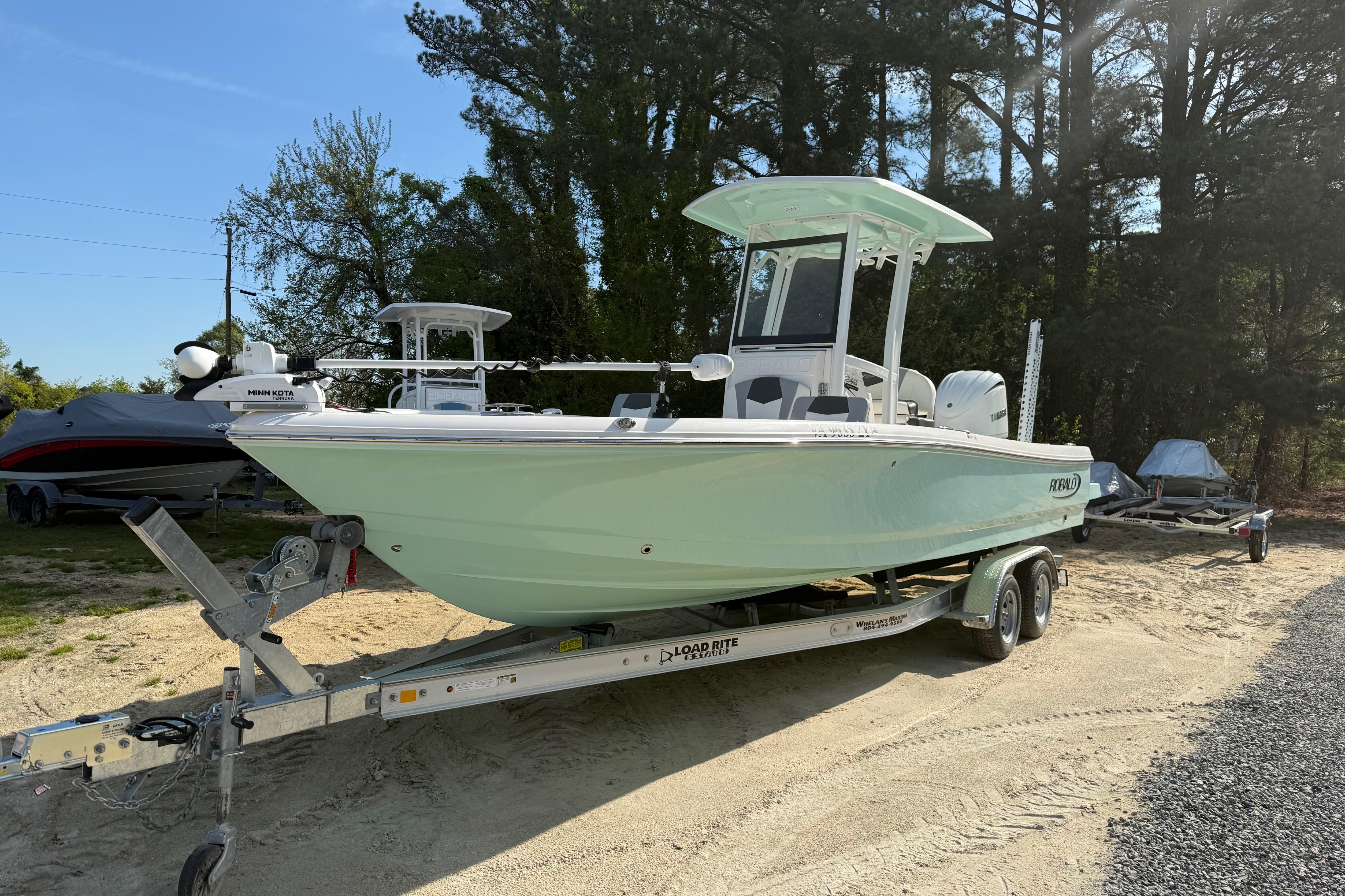 2023 Robalo 246 Cayman